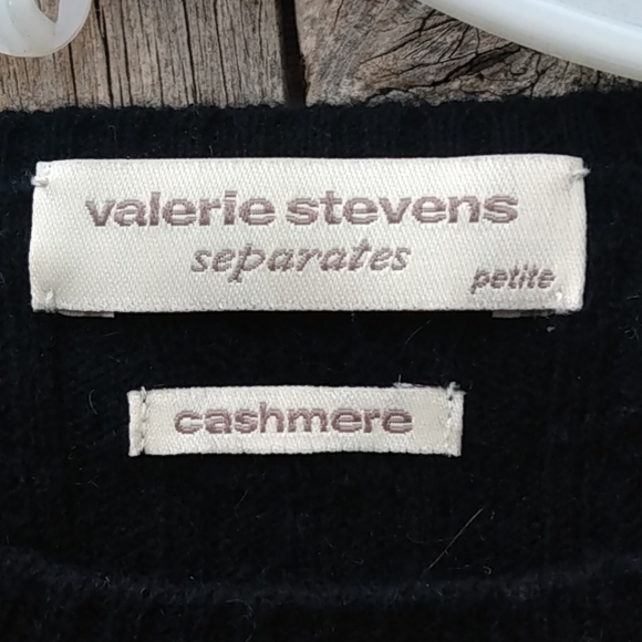 Sexy BLACK PETITE LARGE 100% CASHMERE V NECK RIBBED SWEATER VALERIE STEVENS - Picture 3 of 6